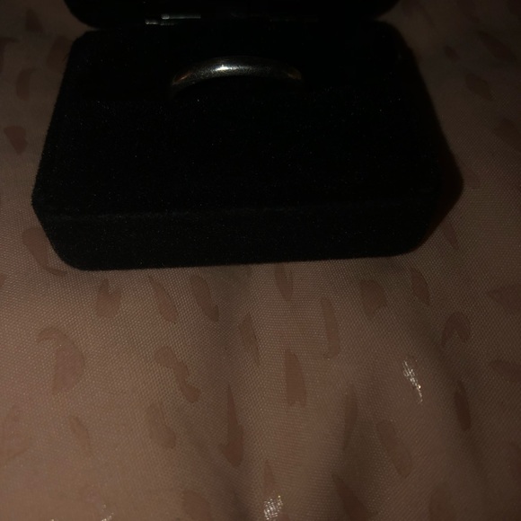 Wedding Band - Mens preowned in good condition - Picture 3 of 4